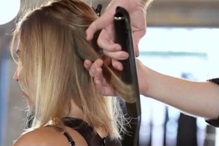 Se lisser les cheveux sans danger avec un lisseur vapeur